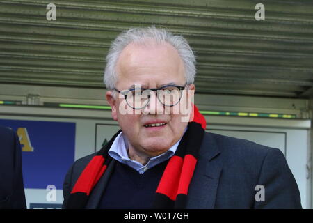 Präsident/Praesident Fritz Keller (Freiburg),, 1. BL: 17-18-29. Spieltag - SC Freiburg vs VfL Wolfsburg Stockfoto