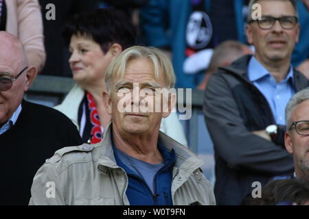 Volker Finke, Ex-Trainer des SC Freiburg und1. FC Köln, 1. BL: 17-18 - 32. Spieltag - SC Freiburg vs 1. FC Koeln Stockfoto