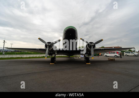 BERLIN, DEUTSCHLAND - 25 April 2018: Sowjetische Fracht- und Passagierflugzeugen und leichter Bomber Lisunov Li-2. Ausstellung die ILA Berlin Air Show 2018 Stockfoto