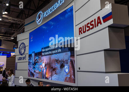 BERLIN, DEUTSCHLAND - 25 April 2018: Messestand der Firma Roskosmos (Roskosmos State Corporation für Raumfahrtaktivitäten, Russland). Ausstellung die ILA Berlin Air Show 2018 Stockfoto