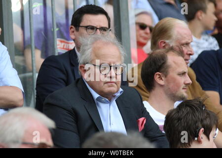 Präsident/Praesident Fritz Keller (Freiburg) auf der Tribüne beim Spiel der 1. BL: 17-18 - 34. Spieltag SC Freiburg - FC Augsburg Stockfoto