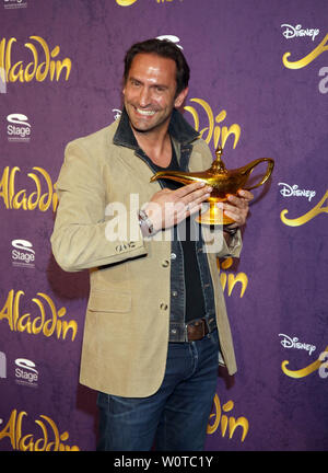 Ethan Freeman, Roter Teppich beim Benefizkonzert ALADDIN & FRIENDS IN CONCERT in der Neue Flora, Hamburg Stockfoto