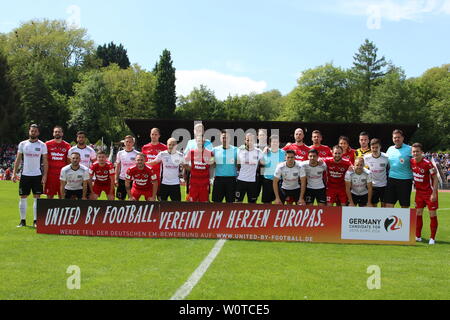 Sterben Nummern-oper Teams vor dem Anpfiff des SBFV-Pokal Finale 2017/18: FC 08 Villingen - SV Linx Stockfoto