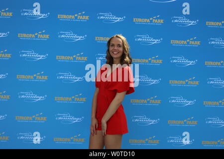 Saengerin Mona in der ARD-Sendung "Immer wieder Sonntags". Stockfoto