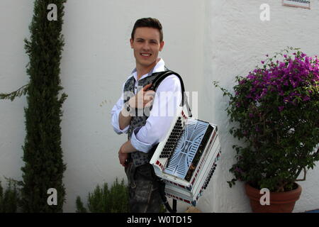 Simon Wild in der ARD-Sendung "Immer wieder Sonntags". Stockfoto