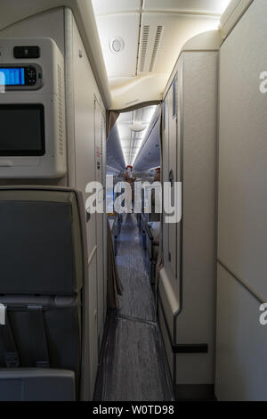 BERLIN - April 26, 2018: das Innere der größten Flugzeug der Welt Airbus A380. Emirates Airline. Ausstellung die ILA Berlin Air Show 2018 Stockfoto