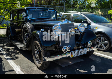 BERLIN - Mai 06, 2018: Luxus-Pkw Mercedes-Benz Typ 290 (W 18), 1933. Oldtimertage Berlin-Brandenburg (31 Berlin-Brandenburg Oldtimer Tag). Stockfoto