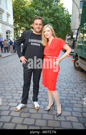 Sebastian Bezzel und Ehefrau Johanna-Christine Gehlen, Verleihung des Studio Hamburg Nachwuchspreis 2018 aus dem Thalia Theater, Hamburg, 06.06.2018 Stockfoto