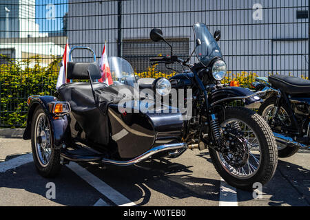 BERLIN - Mai 06, 2018: Die heavy duty Ural seitenwagen Motorrad. Oldtimertage Berlin-Brandenburg (31 Berlin-Brandenburg Oldtimer Tag). Stockfoto