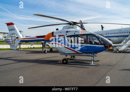 BERLIN, 27. APRIL 2018: Forschung Hubschrauber Eurocopter MBB Bo 105 vom Deutschen Zentrum für Luft- und Raumfahrt (DLR). Ausstellung die ILA Berlin Air Show 2018 Stockfoto