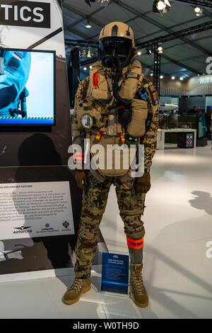 BERLIN - April 27, 2018: Schutzausrüstung für Schutz der Piloten CBRN-Kleidung", Design von AUTOFLUG GmbH. Ausstellung die ILA Berlin Air Show 2018. Stockfoto