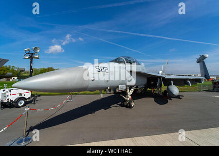 BERLIN, 27. APRIL 2018: Elektronische Kriegsführung Flugzeuge Boeing EA-18G Growler. United States Navy. Ausstellung die ILA Berlin Air Show 2018. Stockfoto