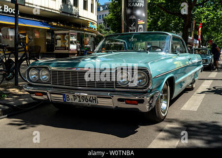 BERLIN - Juni 09, 2018: Full-size Auto Chevrolet Impala Hardtop (dritte Generation). Classic Days Berlin 2018. Stockfoto