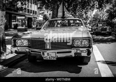 BERLIN - Juni 09, 2018: Full-size Auto Buick LeSaber Cabrio (dritte Generation). Schwarz und Weiß. Classic Days Berlin 2018. Stockfoto