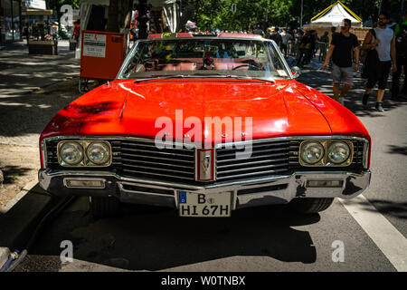 BERLIN - Juni 09, 2018: Full-size Auto Buick LeSaber Cabrio (dritte Generation). Classic Days Berlin 2018. Stockfoto