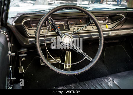 BERLIN - Juni 09, 2018: in einem großen Auto Plymouth Fury III Convertible, 1967. Classic Days Berlin 2018. Stockfoto