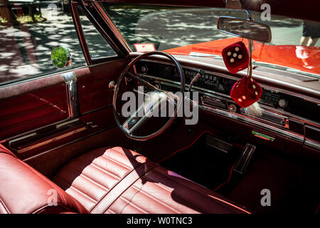 BERLIN - Juni 09, 2018: in einem großen Auto Buick LeSaber Cabrio (dritte Generation). Classic Days Berlin 2018. Stockfoto