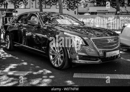 BERLIN - Juni 09, 2018: Full-size Luxus auto Cadillac CT 6, 2018. Schwarz und Weiß. Classic Days Berlin 2018. Stockfoto