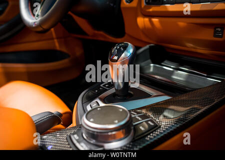 BERLIN - Juni 09, 2018: Showroom. Innenraum eines kompakten executive Auto/Sportwagen BMW M4 Cabrio. Stockfoto