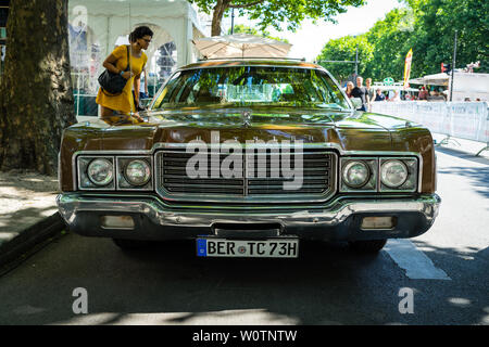 BERLIN - Juni 09, 2018: Full-size Auto Chrysler Stadt und Land Station Wagon, 1973. Classic Days Berlin 2018. Stockfoto