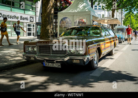BERLIN - Juni 09, 2018: Full-size Auto Chrysler Stadt und Land Station Wagon, 1973. Classic Days Berlin 2018. Stockfoto