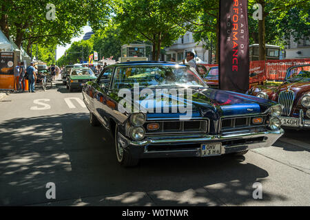 BERLIN - Juni 09, 2018: Full-size Auto Pontiac Grand Prix, 1966. Classic Days Berlin 2018. Stockfoto
