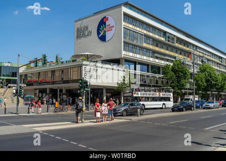 BERLIN - Juni 09, 2018: Multifunktionale komplex Bikini-Berlin (Einkaufszentrum, Büros und Büro, Hotel) in Westberlin auf die Budapester Straße. Nach der Restaurierung im Jahr 2010 eröffnet. Stockfoto