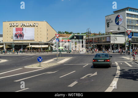 BERLIN - Juni 09, 2018: Multifunktionale komplex Bikini-Berlin und Zoo Palast in Berlin auf die Budapester Straße. Stockfoto