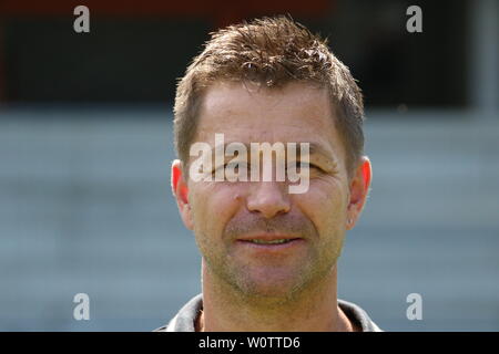 Busfahrer Stefan Spohn - SC Freiburg Mannschaftsfoto 2018-19 Stockfoto