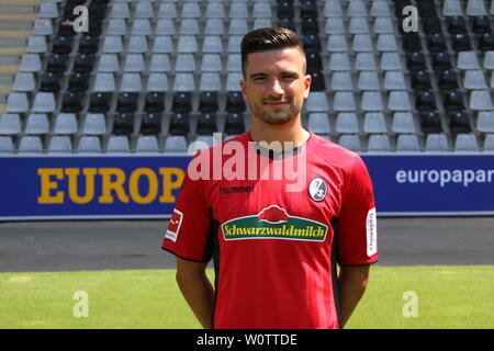 Marco Terrazzino Marco Terrazzino (Freiburg) - SC Freiburg Mannschaftsfoto 2018-19 Stockfoto