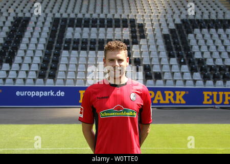 Yoric Ravet (Freiburg) - SC Freiburg Mannschaftsfoto 2018-19 Stockfoto