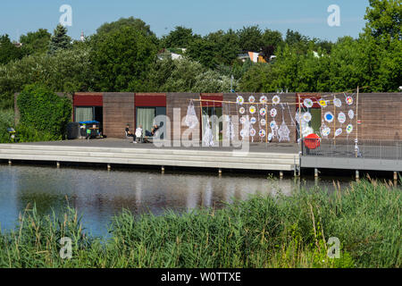 BERLIN - Juni 06, 2018: Kinderclub auf dem See. Bezirk Marzahn-Hellersdorf. Stockfoto