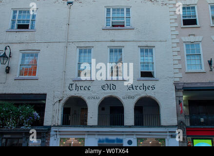 Die drei alten Bögen Gebäude in Chester, Großbritannien Stockfoto