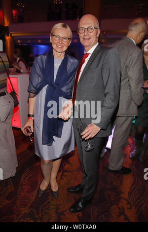 Peter Tschentscher mit Ehefrau Eva Maria, FIlmfest Hamburg, Eroeffnungstag, 27.09.2018 Stockfoto