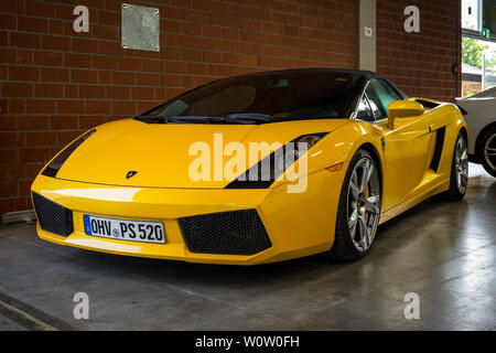 PAAREN IM GLIEN, Deutschland - 19. MAI 2018: Sport Auto Lamborghini Gallardo. Oldtimer-show 2018 sterben. Stockfoto
