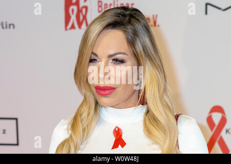 Gina-Lisa Lohfink während der Künstler gegen Aids Gala (Kuenstler gegen Aids Gala) auf der Bühne Theater des Westens am 19. November 2018 in Berlin, Deutschland. Stockfoto