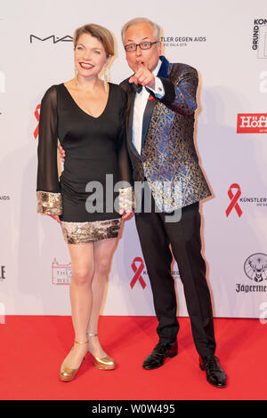 Antje Rietz, Hans-Jürgen Schatz während der Künstler gegen Aids Gala (Kuenstler gegen Aids Gala) auf der Bühne Theater des Westens am 19. November 2018 in Berlin, Deutschland. Stockfoto