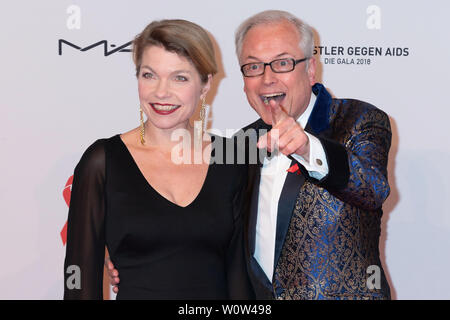 Antje Rietz, Hans-Jürgen Schatz während der Künstler gegen Aids Gala (Kuenstler gegen Aids Gala) auf der Bühne Theater des Westens am 19. November 2018 in Berlin, Deutschland. Stockfoto