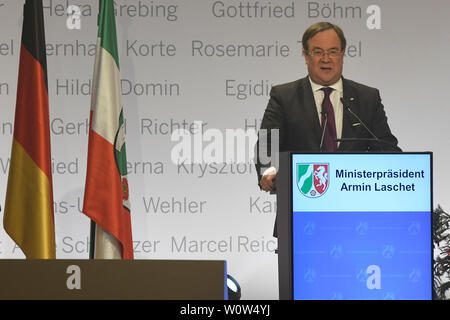 Der NRW-Ministerpraesident Armin Laschet in seiner Rede zur Verleihung des Staatspreis NRW am 27.11.2018 im Guerzenich in Koeln Stockfoto