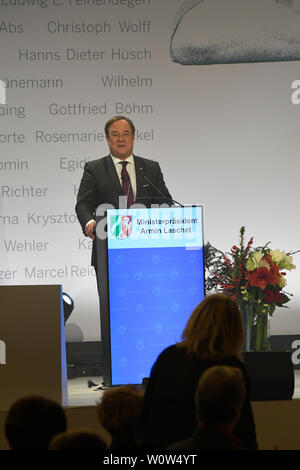 Der NRW-Ministerpraesident Armin Laschet in seiner Rede zur Verleihung des Staatspreis NRW am 27.11.2018 im Guerzenich in Koeln Stockfoto