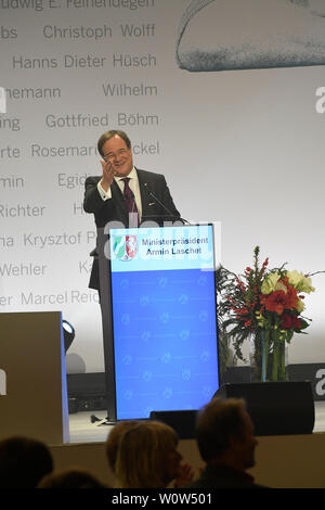 Der NRW-Ministerpraesident Armin Laschet in seiner Rede zur Verleihung des Staatspreis NRW am 27.11.2018 im Guerzenich in Koeln Stockfoto