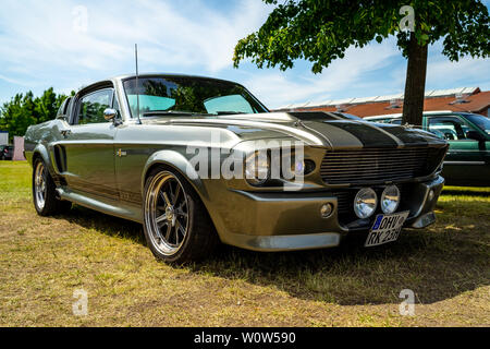 PAAREN IM GLIEN, Deutschland - 19. MAI 2018: Pony Car Shelby Cobra GT500, (High-Performance-Version des Ford Mustang). Oldtimer-show 2018 sterben. Stockfoto