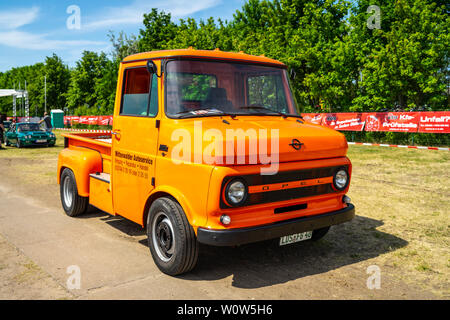 PAAREN IM GLIEN, Deutschland - 19. MAI 2018: Pickup truck Opel Blitz. Oldtimer-show 2018 sterben. Stockfoto