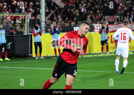 Christian Günter (Freiburg), 1. BL: 18-19: 14. Sptg. - SC Freiburg gegen RB Leipzig DFL-Bestimmungen verbieten die Verwendung von Fotografien als BILDSEQUENZEN UND/ODER QUASI-VIDEO Foto: Joachim Hahne/johapress Stockfoto