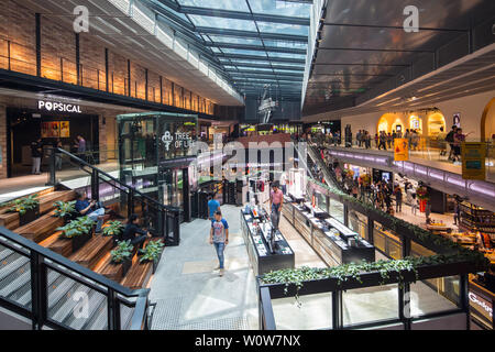 Funan Mall mit mehrschichtigem Design, Singapur. Stockfoto