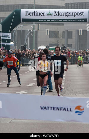 Sabrina Mockenhaupt (mocki), die schnellste Frau der 29 Berliner Vattenfall Halbmarathon, in Let's Dance 2019 teilnimmt. Die 38-jährige Frau ist 45-mal Deutscher Meister in den 3000, 5000 und 10.000-Meter-Lauf. Stockfoto