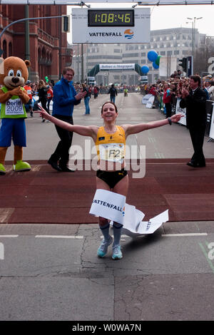 Sabrina Mockenhaupt (mocki), die schnellste Frau der 29 Berliner Vattenfall Halbmarathon, in Let's Dance 2019 teilnimmt. Die 38-jährige Frau ist 45-mal Deutscher Meister in den 3000, 5000 und 10.000-Meter-Lauf. Stockfoto