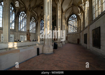 KUTNA HORA, TSCHECHISCHE REPUBLIK - 26. OKTOBER 2018: die Innere der St. Barbara Kirche. Stockfoto