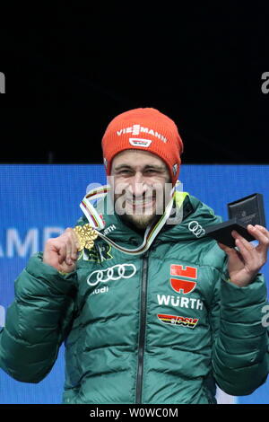 Markus Eisenbichler (TSV Siegsdorf) bei der Medaillenvergabe auf der Medal Plaza Skispringen Herren, FIS Nordische Ski-WM 2019 in Innsbruck. Stockfoto