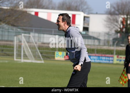 Top emotional: Trainer Christian Preußer (SC Freiburg II) beim Spiel der Fussball-RL Südwest 18-19 - 26. Spieltag: SC Freiburg II - wormatia Worms Stockfoto